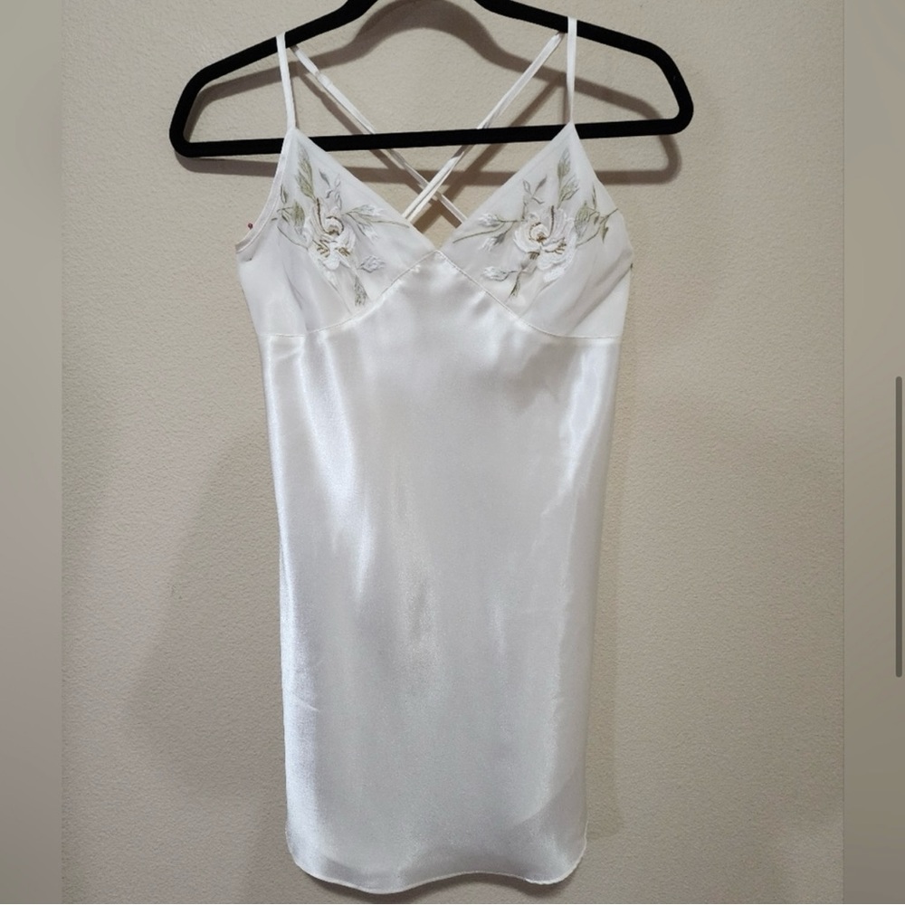 WL16.  Natori nightgown size small